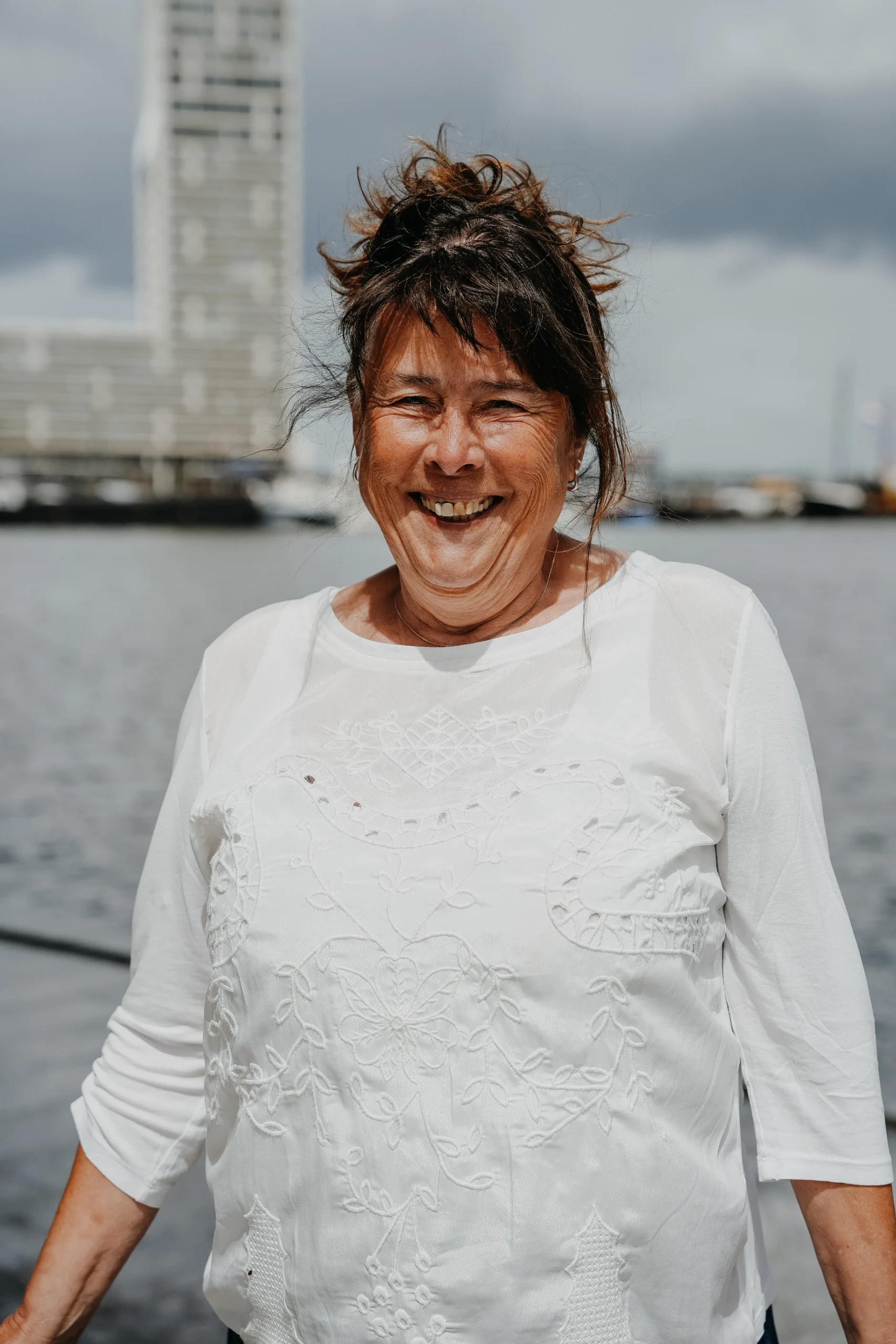 Portret van Geke Moen, office manager bij Florijn, het aanspreekpunt voor administratie en organisatie