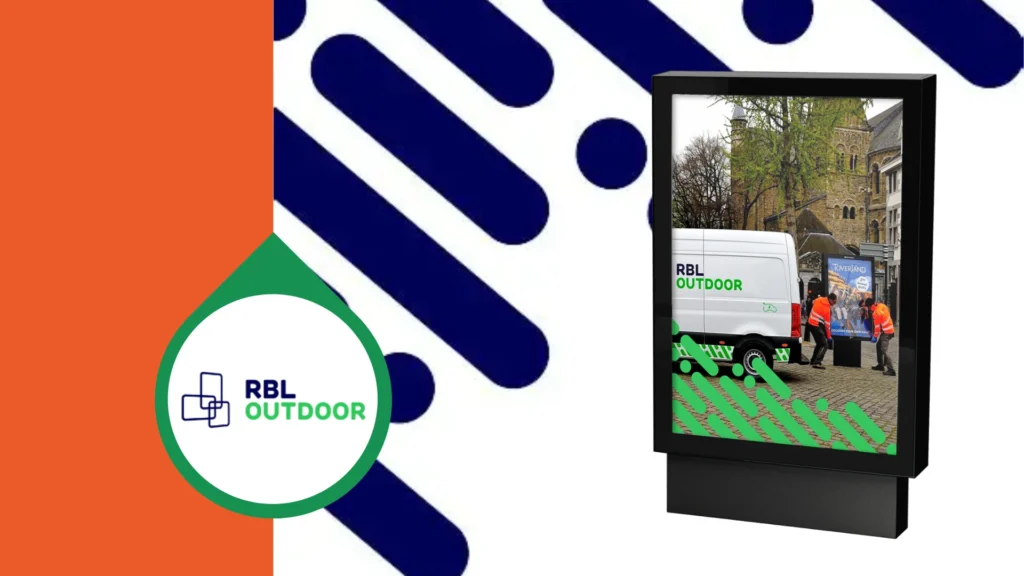 Monteur van RBL controleert een abri met behulp van een digitale webapplicatie voor efficiënte routeplanning en meldingenregistratie